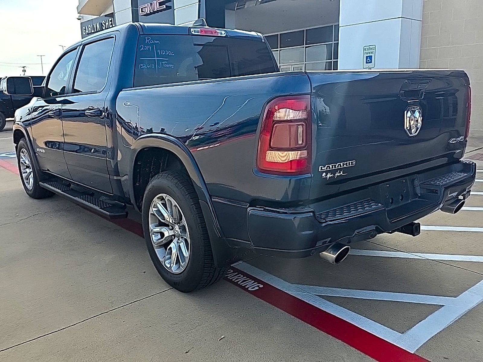 2019 RAM 1500 Laramie Crew Cab 4x4 5'7" Box