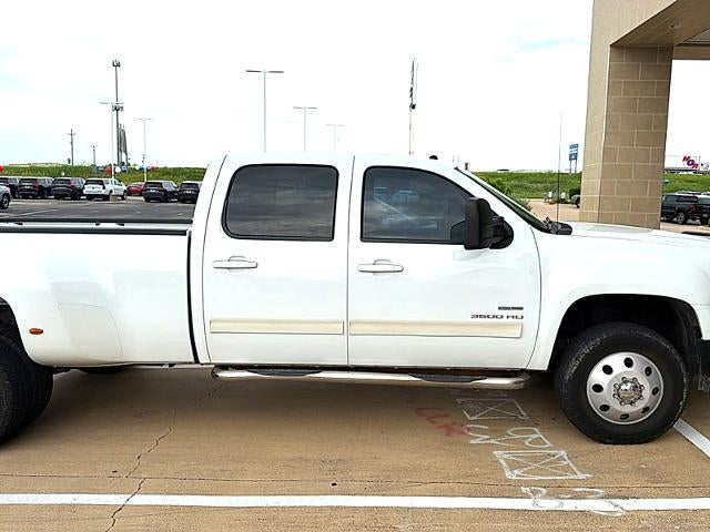 2010 GMC Sierra 3500HD Crew Cab Long Box 4-Wheel Drive Dual-Rear Wheels SLT