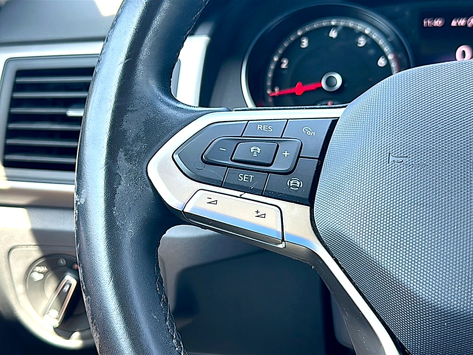 2021 Volkswagen Atlas 3.6L V6 SE W/TECH