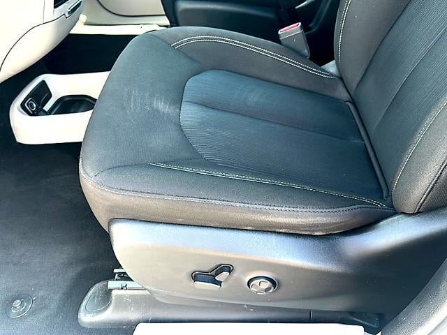 2023 Chrysler Voyager LX FWD