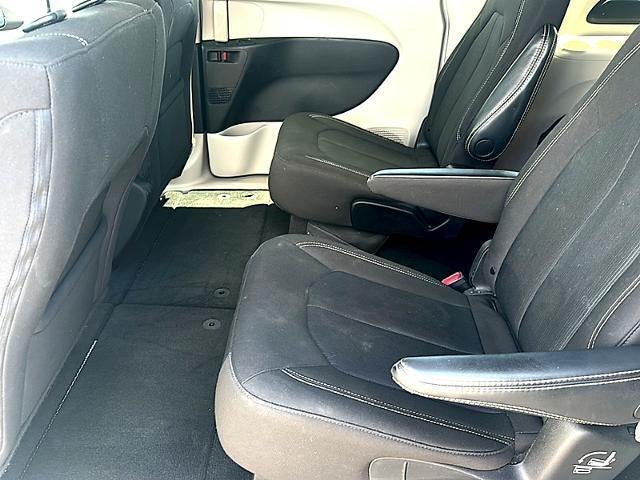 2023 Chrysler Voyager LX FWD