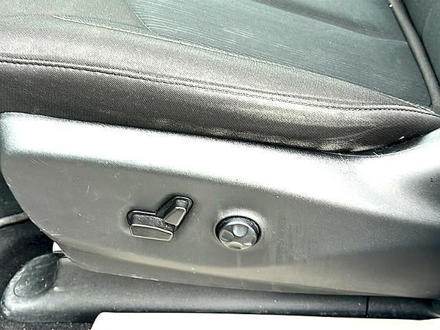 2022 Chrysler Voyager LX FWD