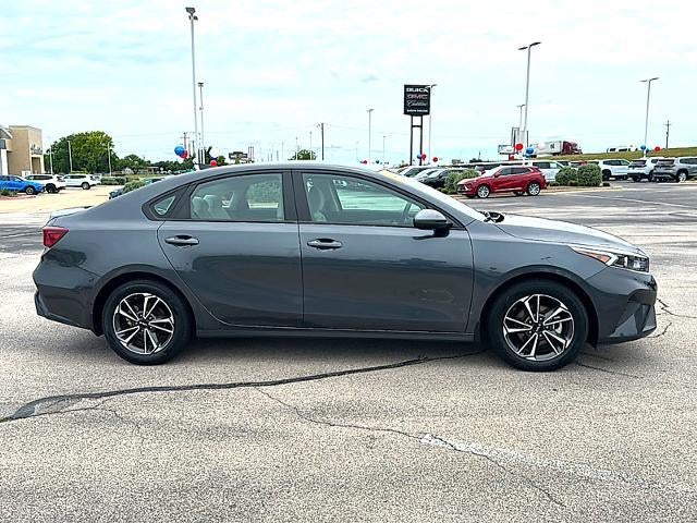 2023 Kia Forte LXS IVT