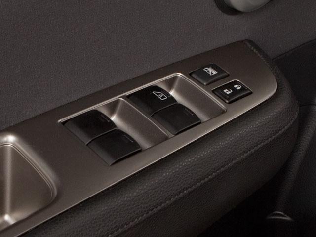 2011 Nissan Versa 5dr HB I4 Auto 1.8 S