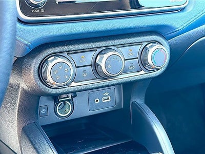 2025 Nissan Versa SV CVT