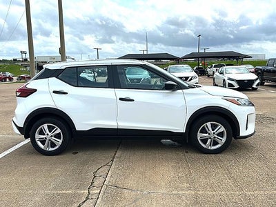 2025 Nissan Kicks Play S FWD
