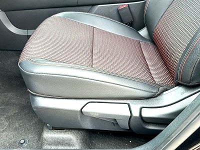 2025 Nissan Kicks SR FWD