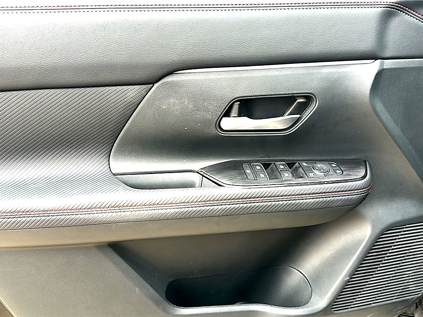 2025 Nissan Kicks SR FWD