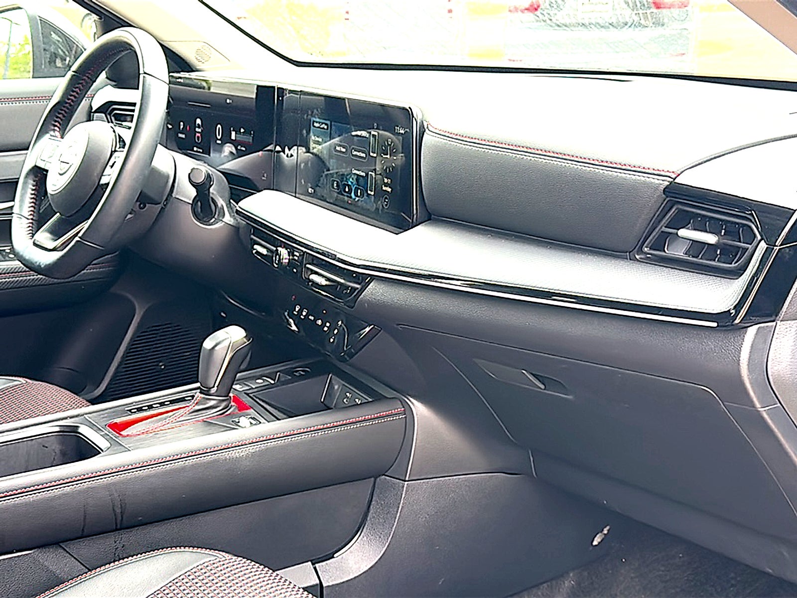 2025 Nissan Kicks SR FWD