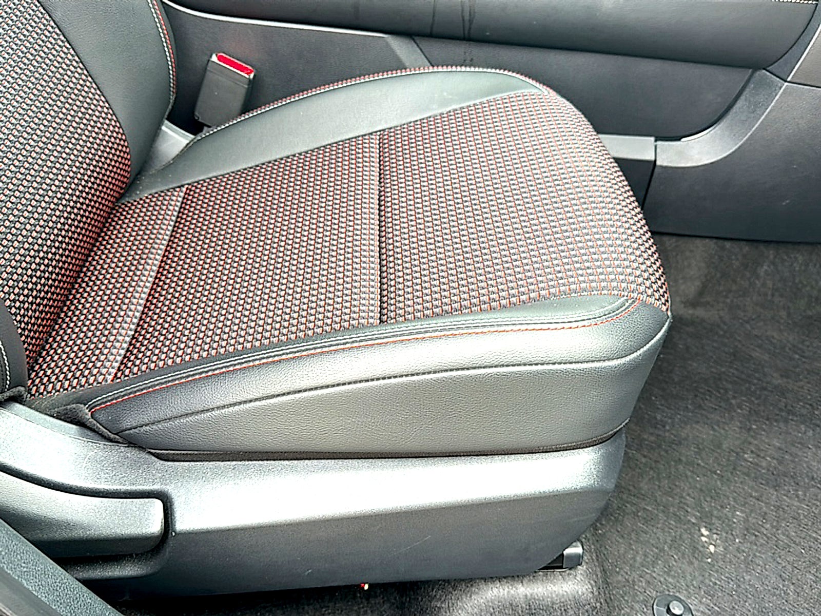 2025 Nissan Kicks SR FWD