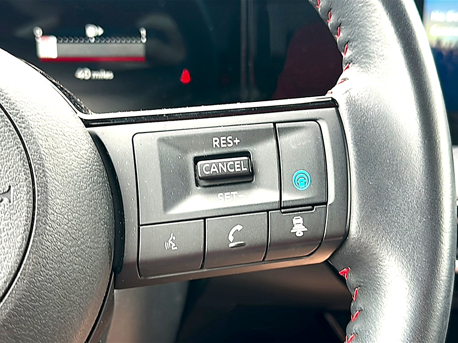 2025 Nissan Kicks SR FWD