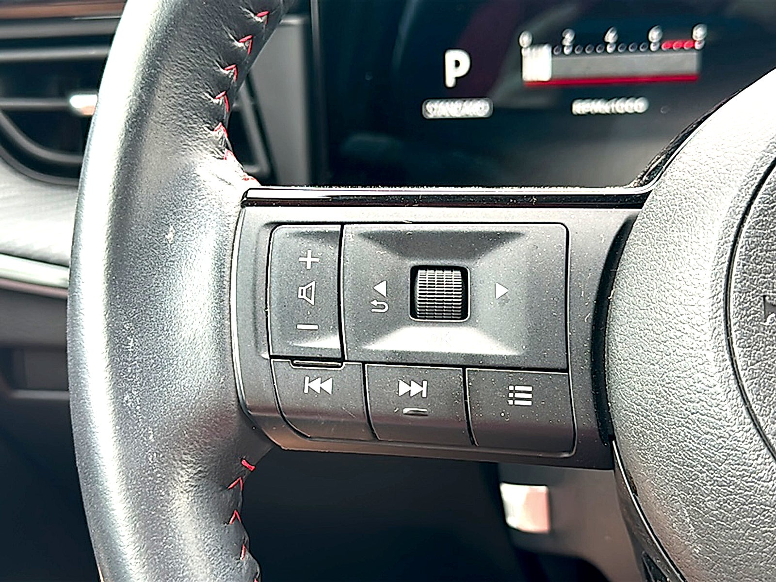 2025 Nissan Kicks SR FWD