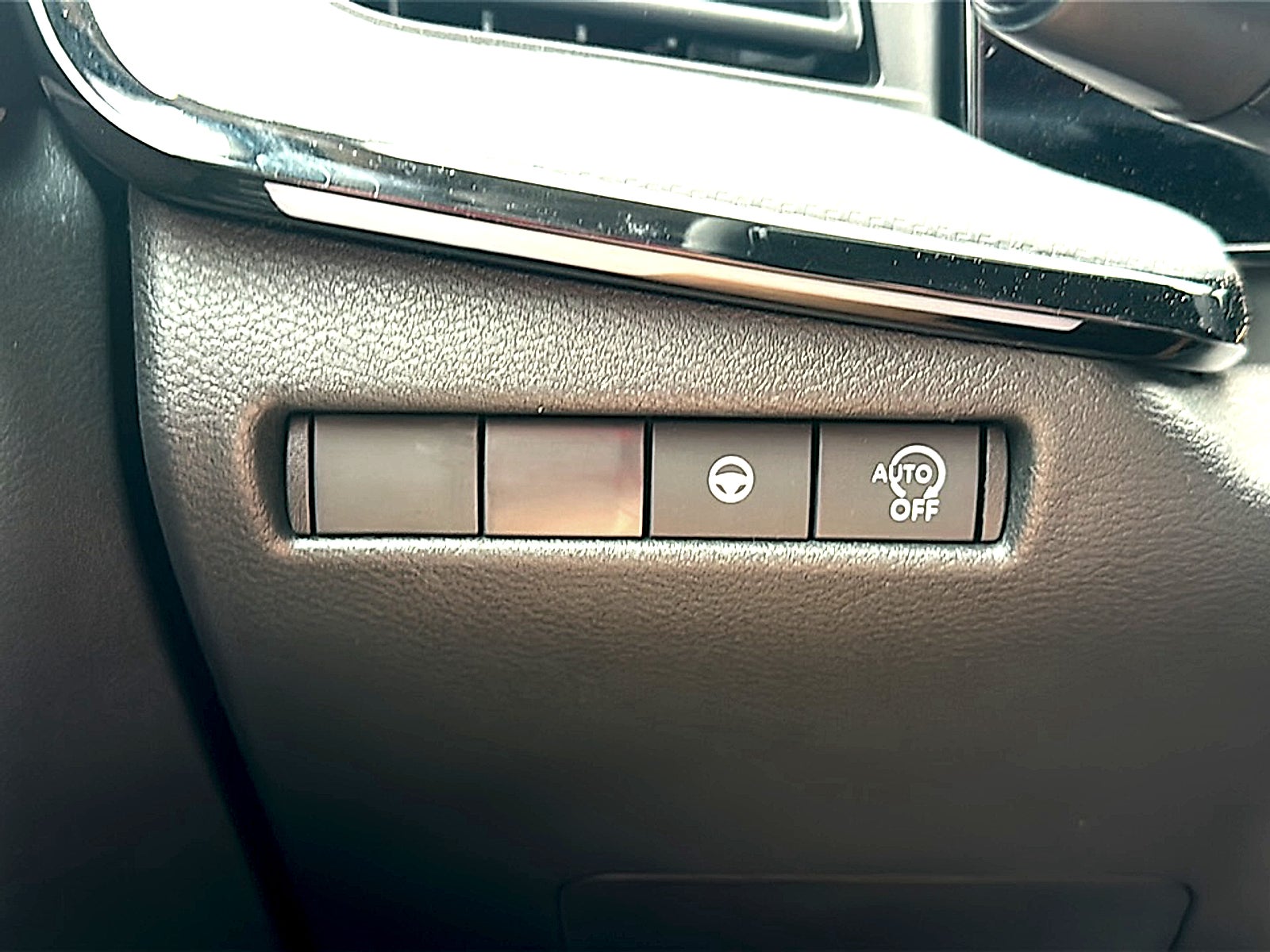 2025 Nissan Kicks SR FWD