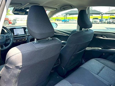 2025 Toyota Camry LE (SE)