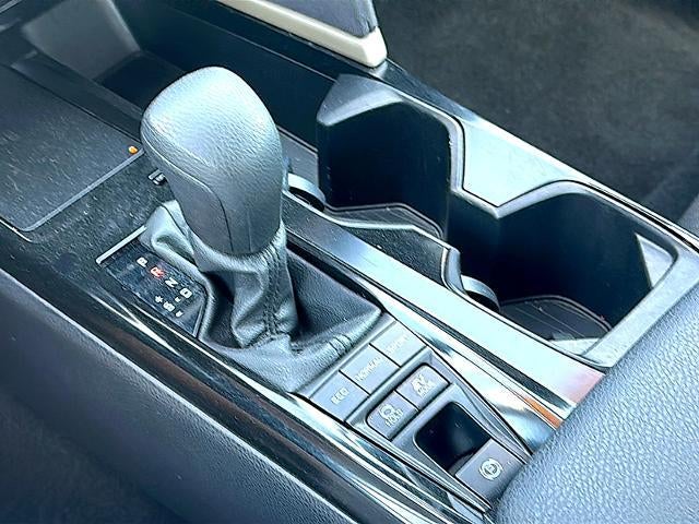 2025 Toyota Camry LE (SE)