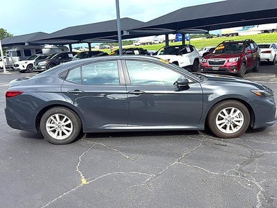2025 Toyota Camry LE (SE)