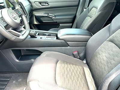 2025 Nissan Pathfinder SV 2WD