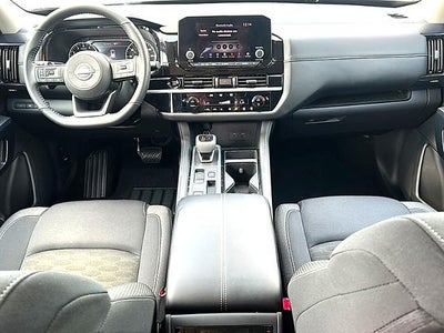 2025 Nissan Pathfinder SV 2WD