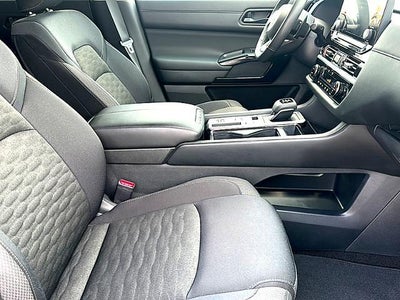 2025 Nissan Pathfinder SV 2WD