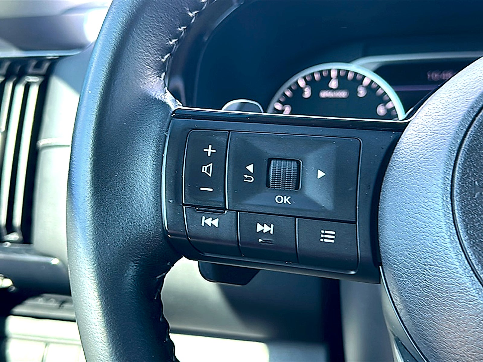 2022 Nissan Pathfinder SV 2WD