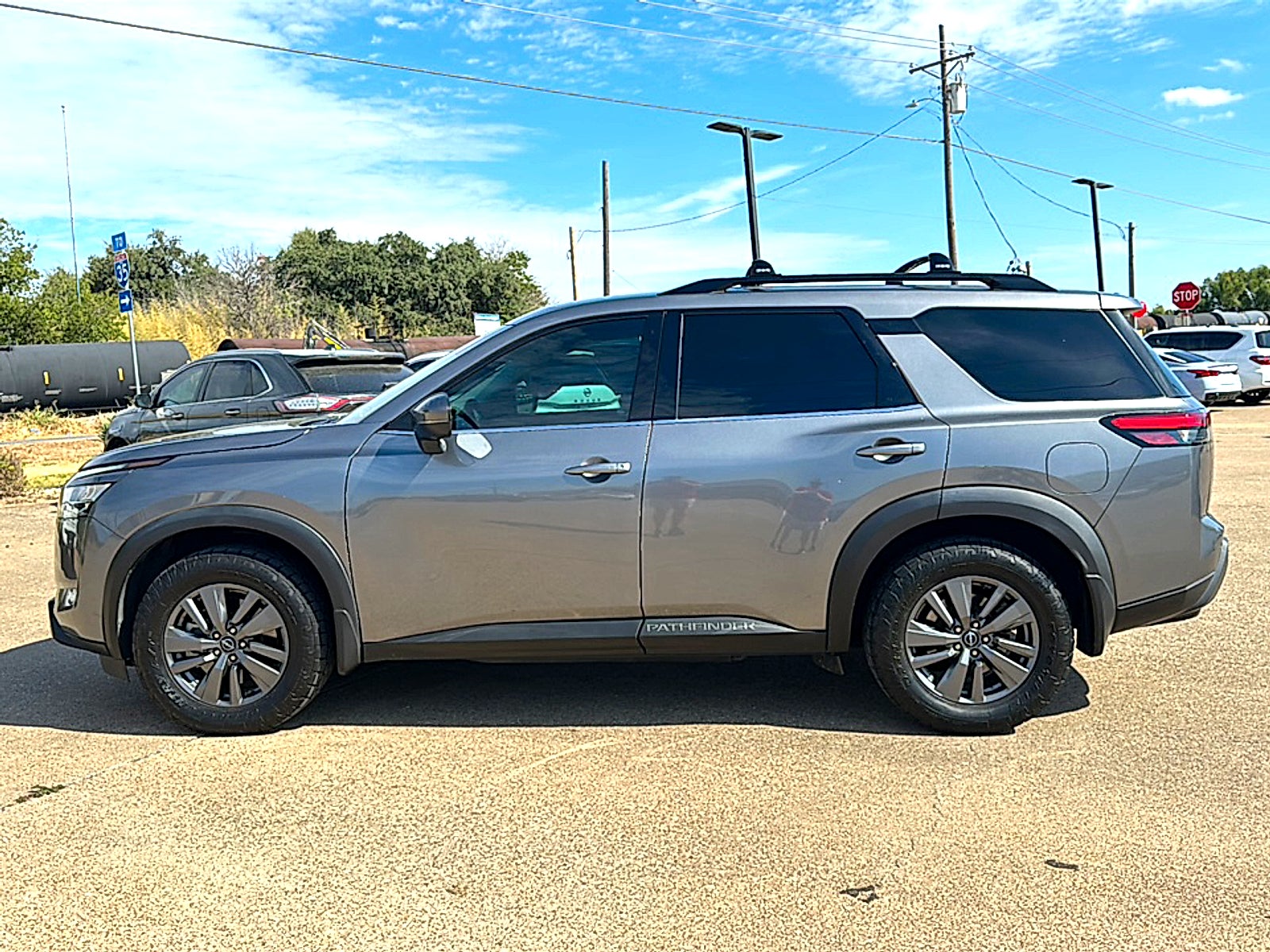 2022 Nissan Pathfinder SV 2WD