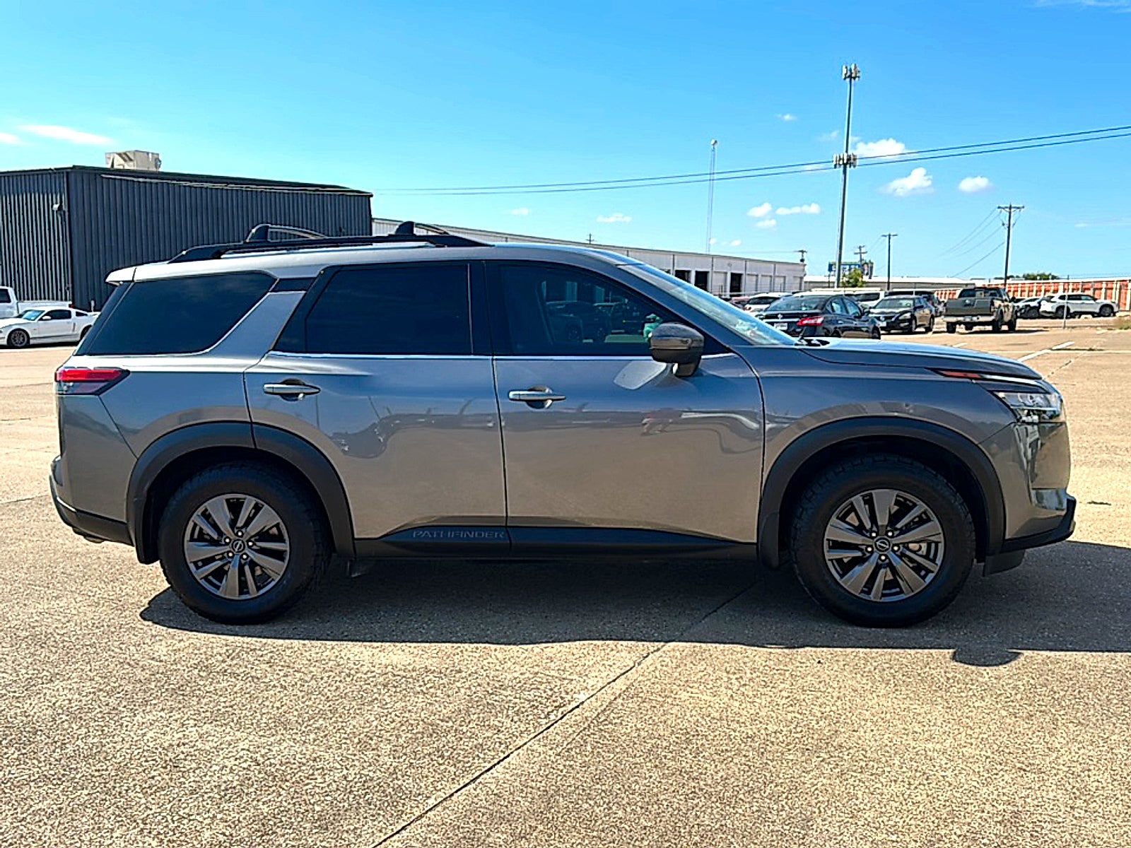 2022 Nissan Pathfinder SV 2WD