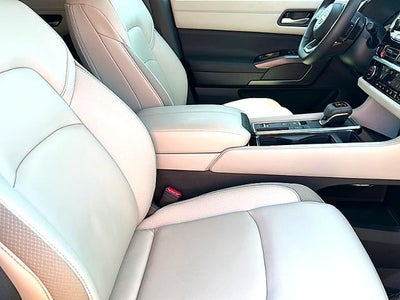 2025 Nissan Pathfinder SL 2WD