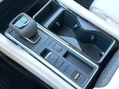 2025 Nissan Pathfinder SL 2WD