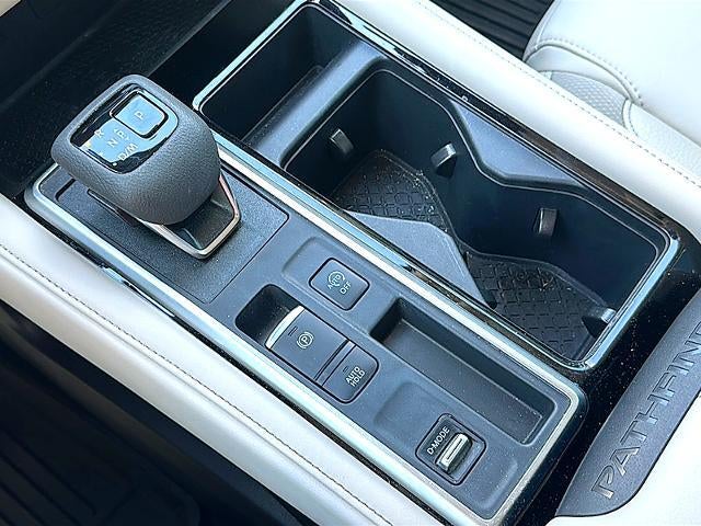 2025 Nissan Pathfinder SL 2WD