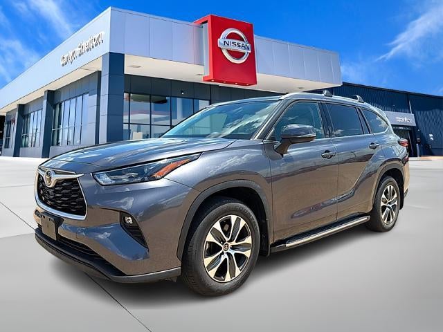 2022 Toyota Highlander XLE FWD (Natl)