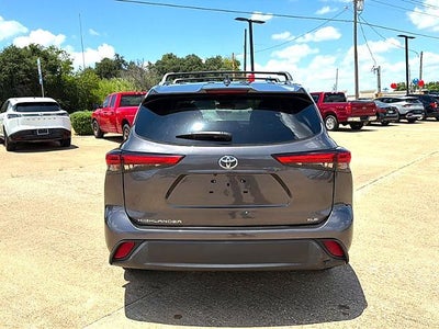 2022 Toyota Highlander XLE FWD (Natl)
