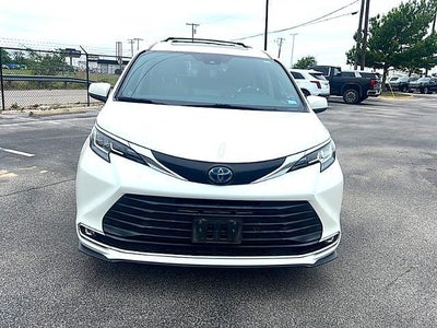 2021 Toyota Sienna XLE FWD 8-Passenger (Natl)