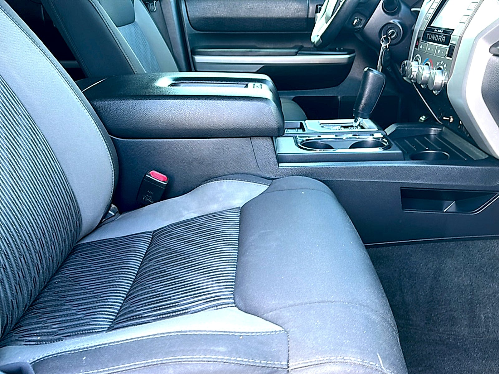 2017 Toyota Tundra SR5 5.7L V8