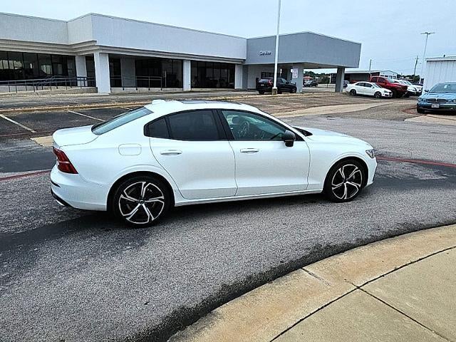 2024 Volvo S60 B5 AWD Core Dark Theme