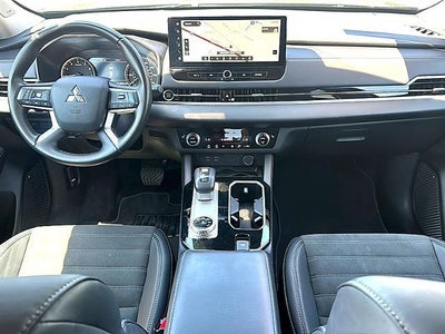 2025 Mitsubishi Outlander SE FWD
