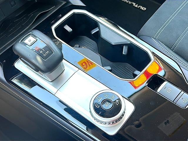 2025 Mitsubishi Outlander SE FWD