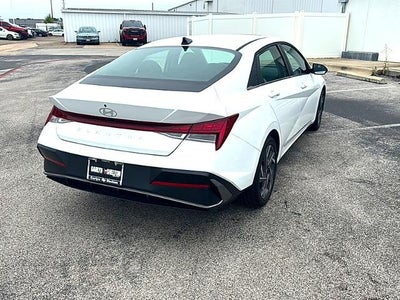 2025 Hyundai ELANTRA SEL Convenience IVT