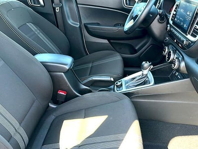 2025 Hyundai VENUE SEL IVT