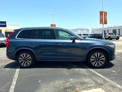 2022 Volvo XC90 T6 AWD Momentum 6P