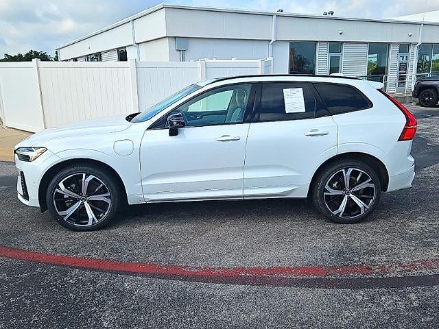 2024 Volvo XC60 Recharge Plug-In Hybrid T8 eAWD PHEV Ultimate Dark Theme
