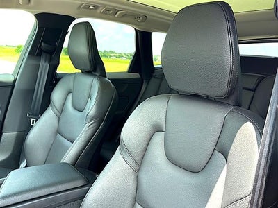 2022 Volvo XC60 B5 AWD Momentum