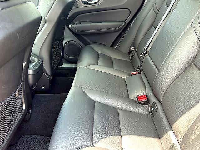 2022 Volvo XC60 B5 AWD Momentum