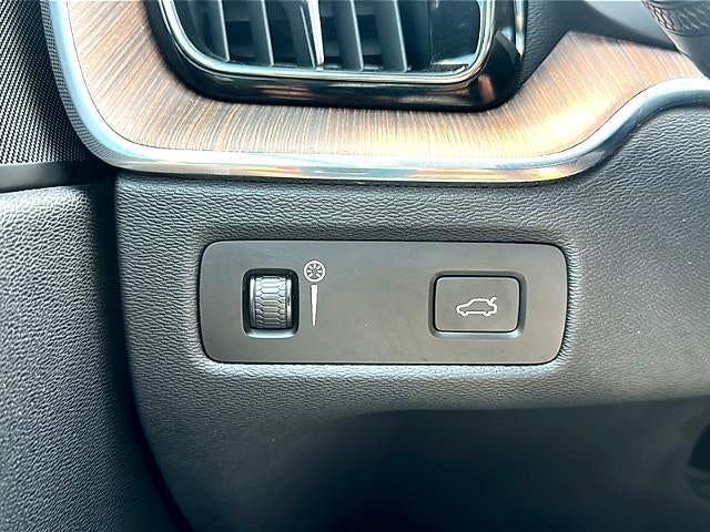2022 Volvo XC60 B5 AWD Momentum