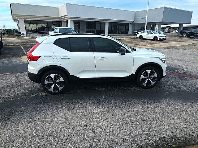 2025 Volvo XC40 B5 AWD Plus Dark Theme