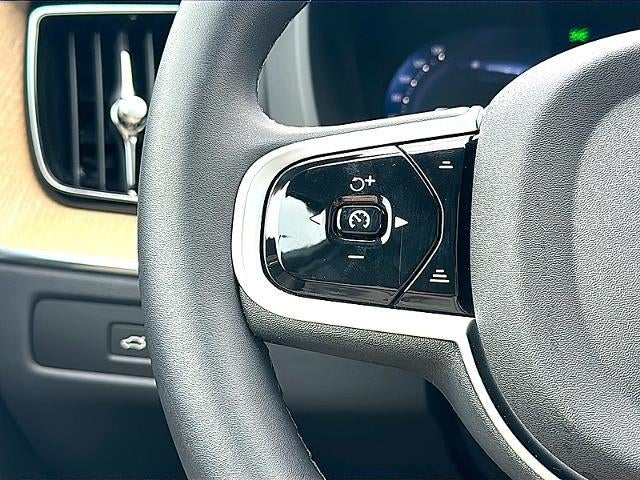 2026 Volvo XC60 B5 AWD Plus