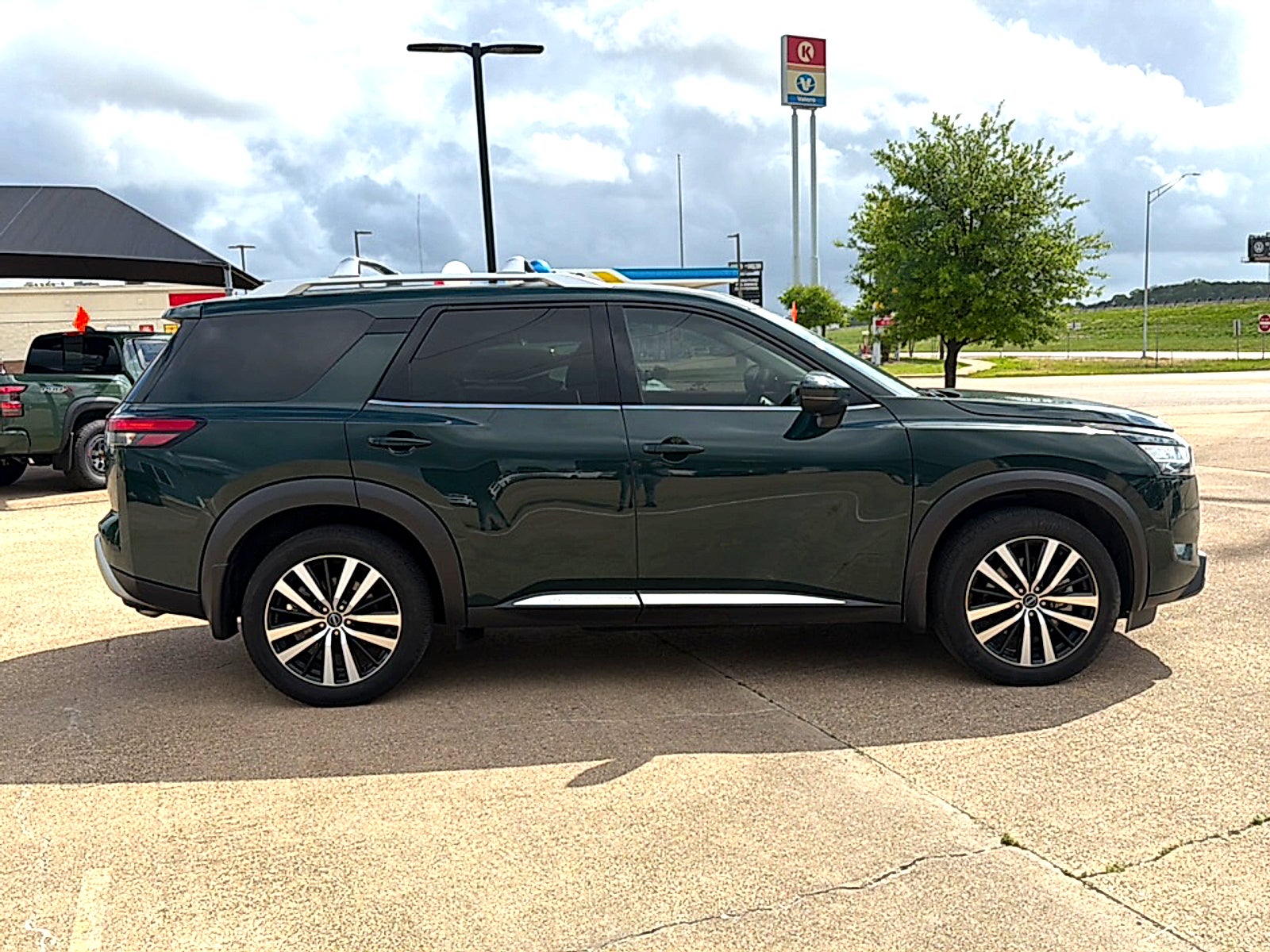 2024 Nissan Pathfinder Platinum FWD