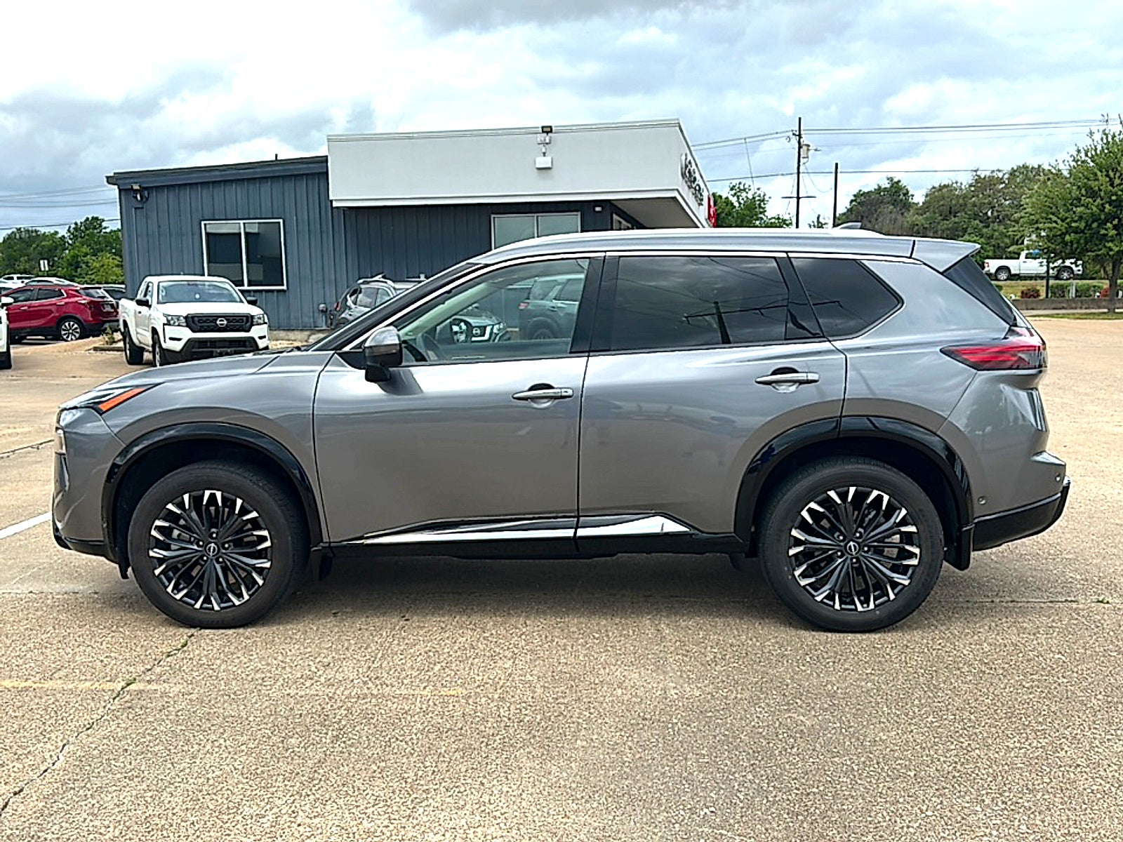 2025 Nissan Rogue Platinum FWD