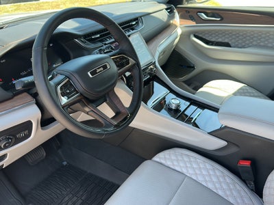 2023 Jeep Grand Cherokee Summit 4x2