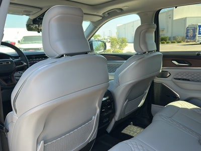 2023 Jeep Grand Cherokee Summit 4x2