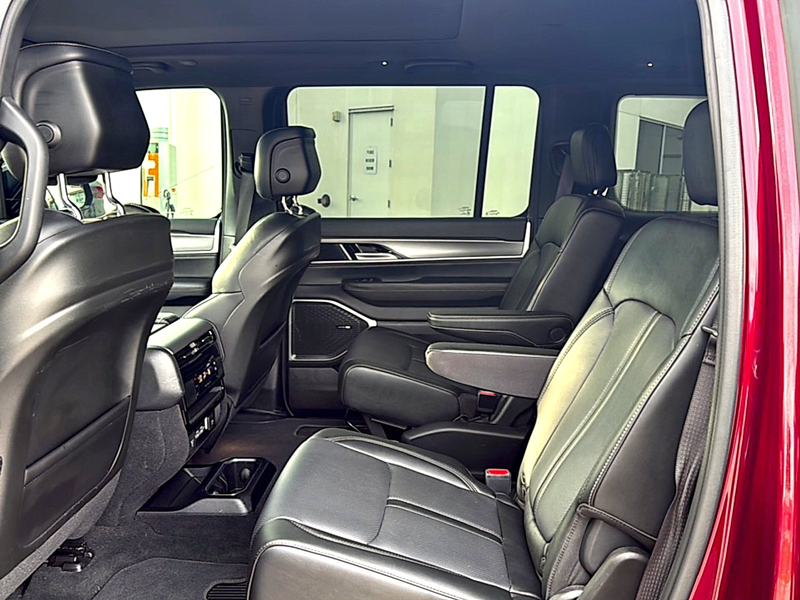 2025 Jeep Wagoneer Series II Carbide